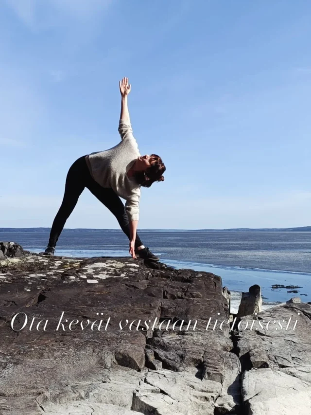 Kevätpäiväntasaus on takanapäin ja kevät on vihdoin täällä! 🌞Voit ottaa kevään vastaan tietoisesti esimerkiksi:🌱viemällä fyysiset harjoitteesi ulos
🌱hyödyntämällä aikaisemmat auringonnousut menemällä ulos heti herättyäsi (kortisolituotannon käynnistyminen)
🌱tekemällä puhdistuksen ruokavalioosi tai paastoamalla
🌱menemällä metsään tai luonnonympäristöön säännöllisesti ja havainnoimalla luonnon heräämistä
🌱siivoamalla ulkoisen ympäristösi
🌱tekemällä kevättöitä pihamaalla
🌱tukemalla siirtymää uuteen vuodenaikaan kehohoidollaHoidossa voimme karistella loppujakin talven jäykkyyksiä pois ja auttaa kehoa sopeutumaan uuteen vuodenaikaan. Talvi saa kehon supistumaan, nyt on laajentumisen ja avautumisen aika. Tee se omaa kehoasi kunnioittaen ja rakastaen 🙏🏻Vastaanotto Helsingissä Kampissa ja Tampereen Klingendahlissa (maanantaisin) palvelevat normaalisti. Ajanvaraus molempiin toimipisteisiin nettisivujeni kautta. Tervetuloa 😊Osteopaatti Mari Koski📍Urho Kekkosen katu 8 C 33
00100 Helsinki📍@osteopatiakeskuskarhu
Pyhäjärvenkatu 5 A
33200 Tampere